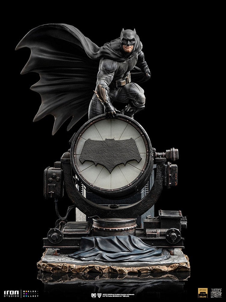 Batman On Batsignal Deluxe 1:10 Scale Statue